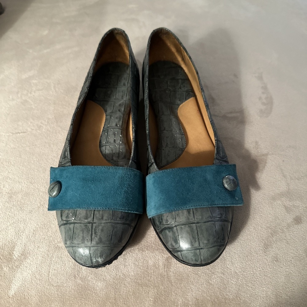 Bolo green Leather flats  Slip On Comfort Shoes Women Size 8M crocodile pattern
